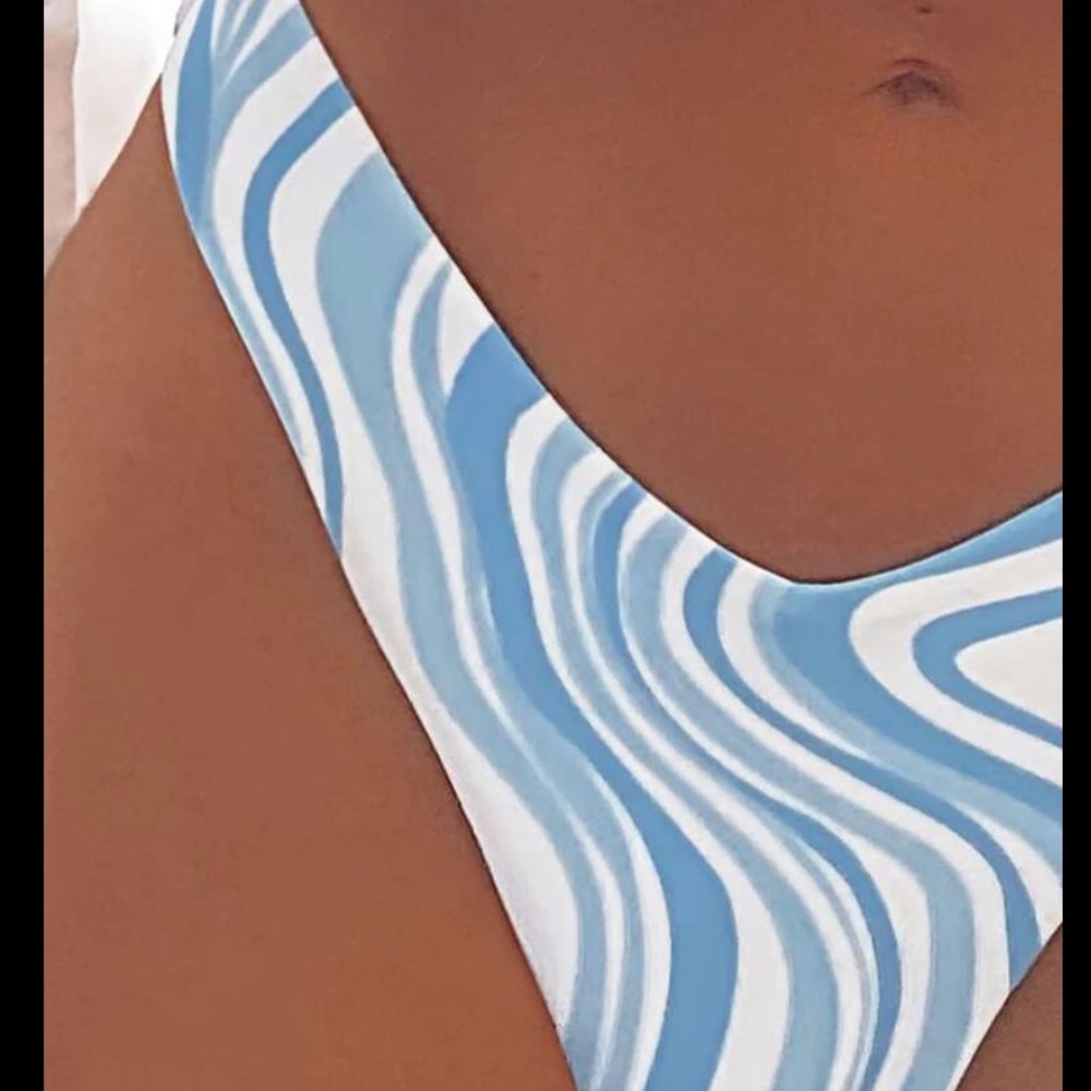 Bikini Set - Picture 3 of 4